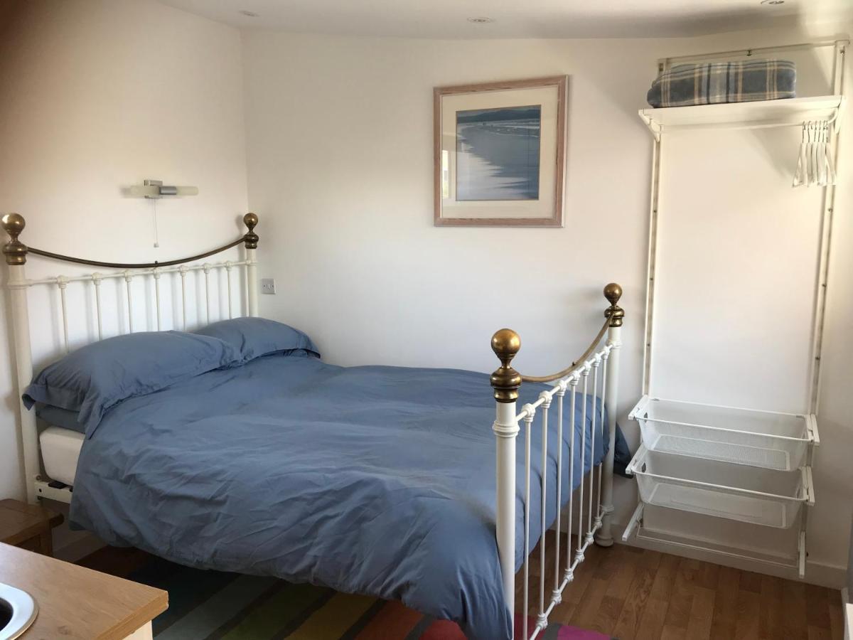 Apartamento Flat Rocks, With Parking, 100M From Beach Perranporth Exterior foto