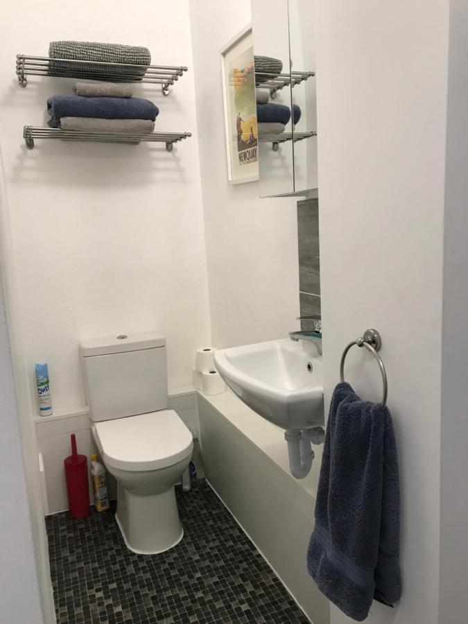Apartamento Flat Rocks, With Parking, 100M From Beach Perranporth Exterior foto