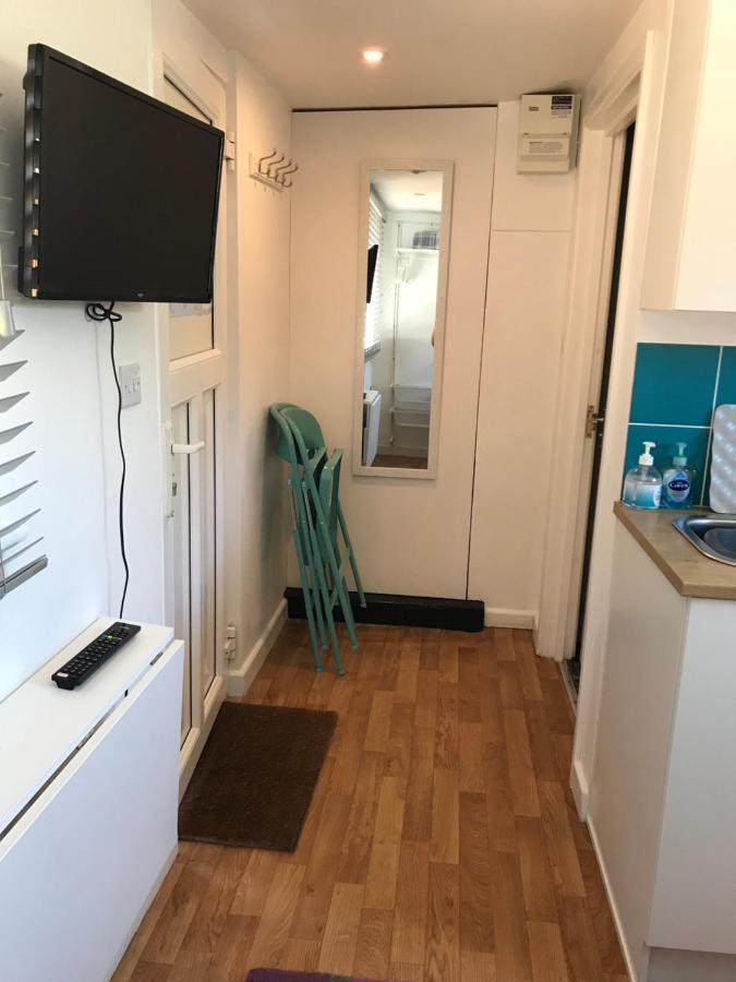 Apartamento Flat Rocks, With Parking, 100M From Beach Perranporth Exterior foto